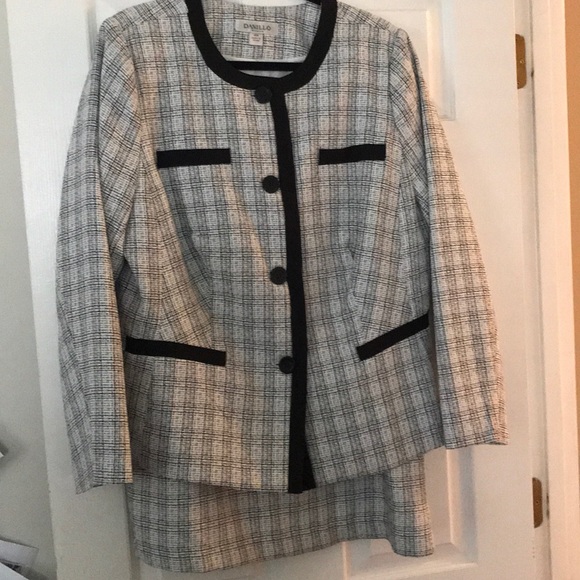 Spring Classic Skirt Suit - Picture 1 of 2